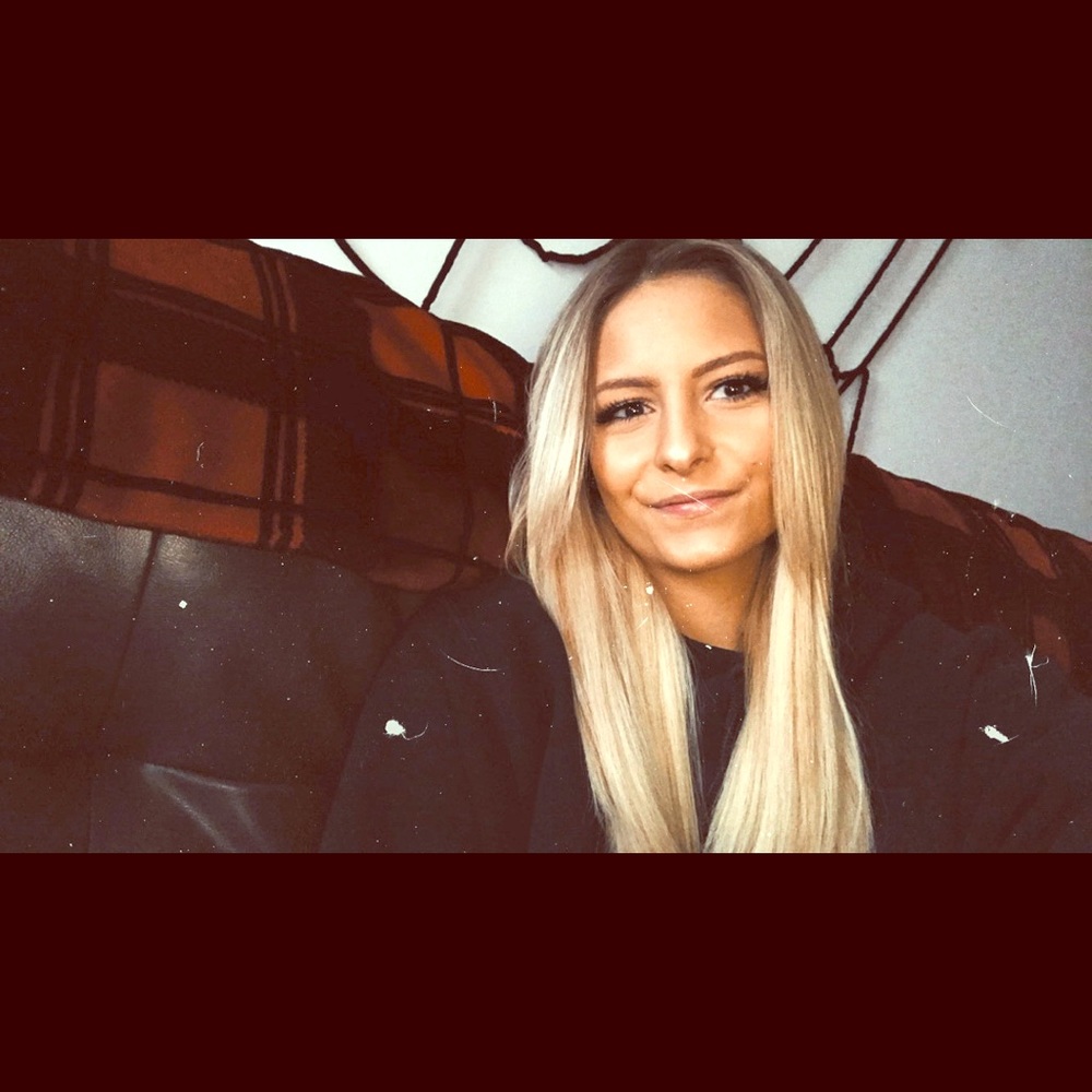 Meet your Posher, Crystal